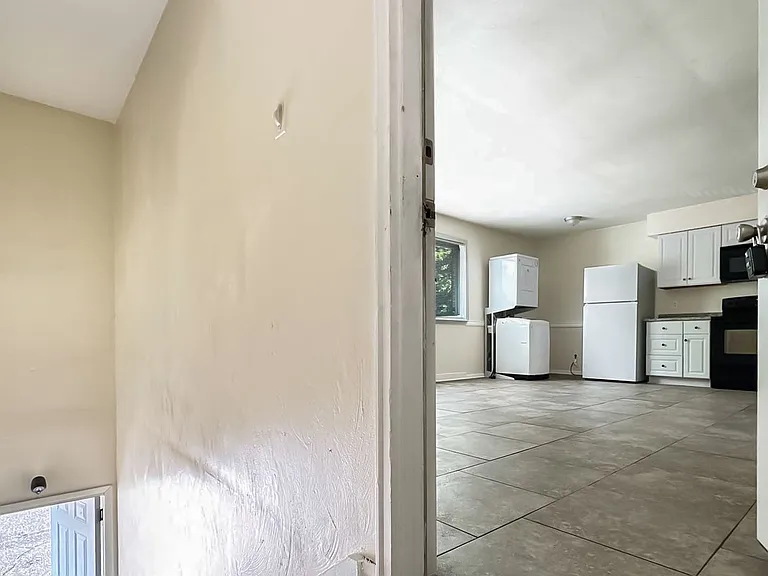 312 Ashlawn Dr #6 — Photo 3