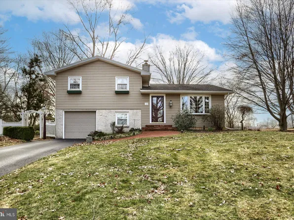 18 Burgners Mill Rd, Carlisle, PA 17015