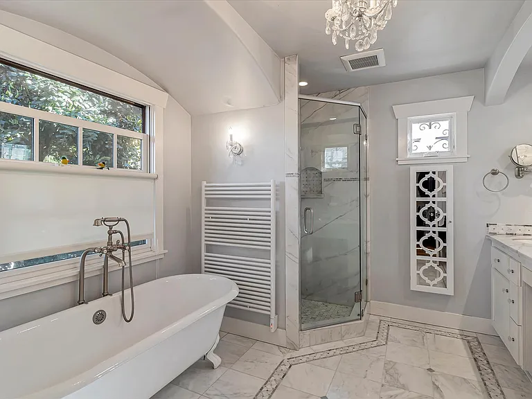 1568 Mariposa Ave — Photo 18