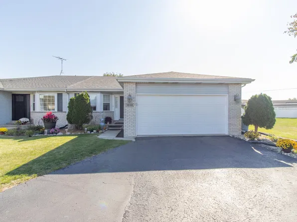 1688 Pine Ridge Cir, Lowell, IN 46356
