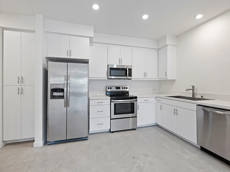 5900 Severin Dr — Photo 38