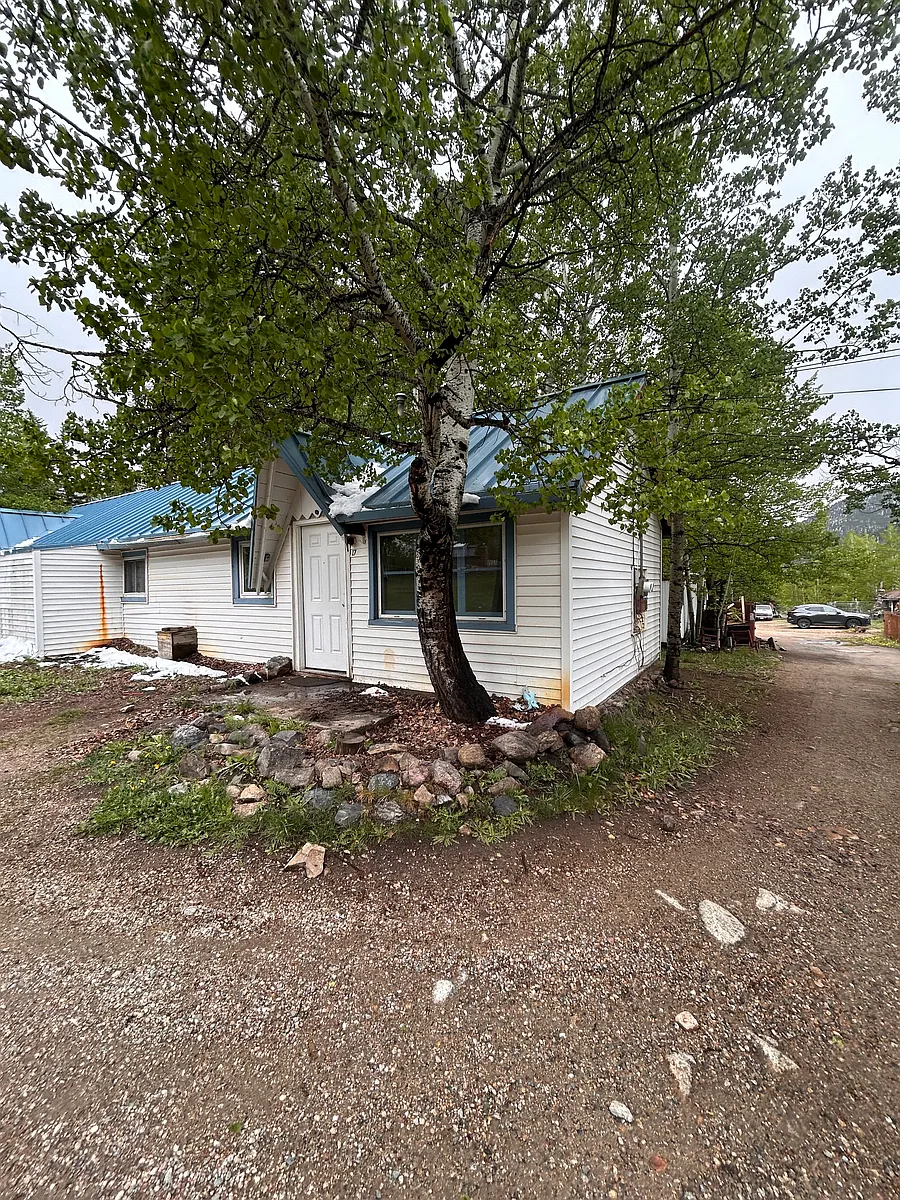 Building Photo - 148 W Park Ave #17