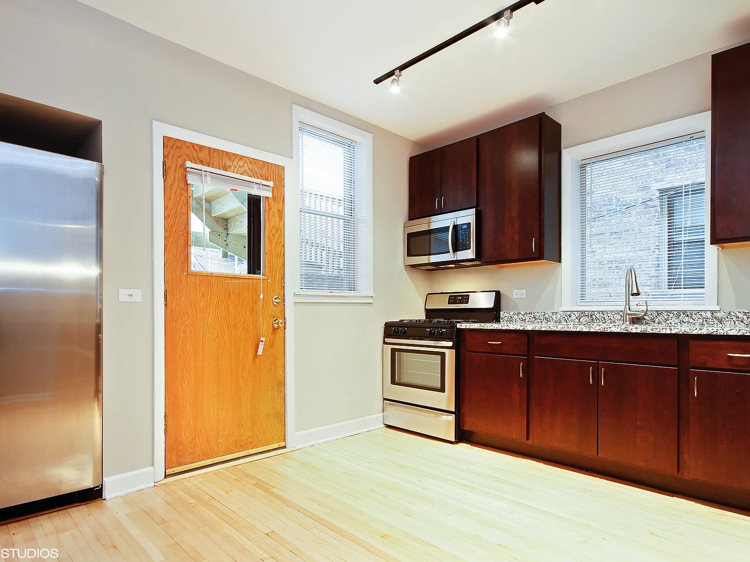 3 bed, $3,200 — Photo 4