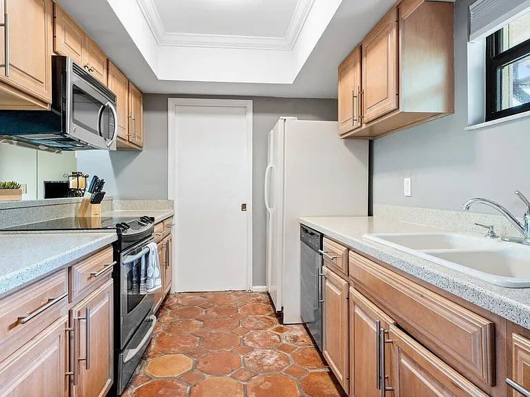 11863 Wimbledon Cir #406 — Photo 5