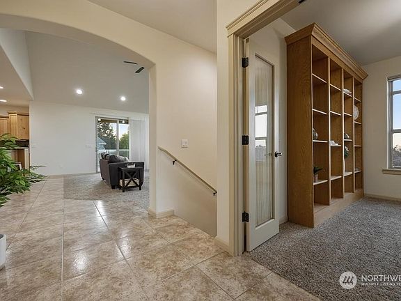 4th image of 245 Edgewood Drive