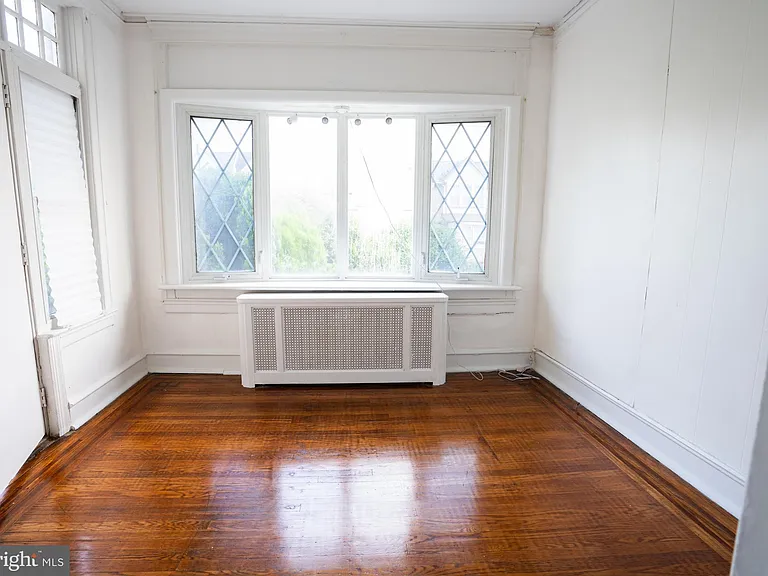 5453 W Montgomery Ave — Photo 5