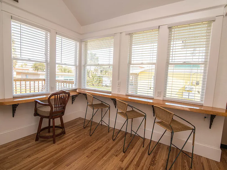 609 Lenox Ave — Photo 10