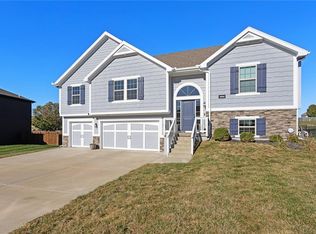 10104 N Lister Ave, Kansas City, MO 64156