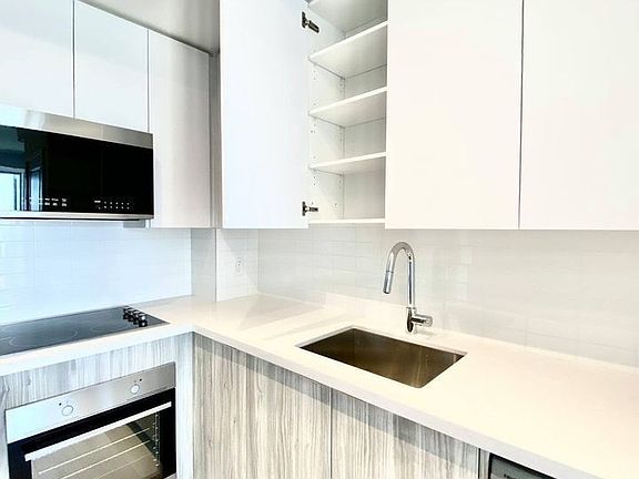 5th image of 297 Oak Walk Dr #807