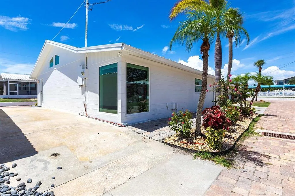 2 bed, 2.0 bath, 1110 sqft, $7,500 — Photo 1