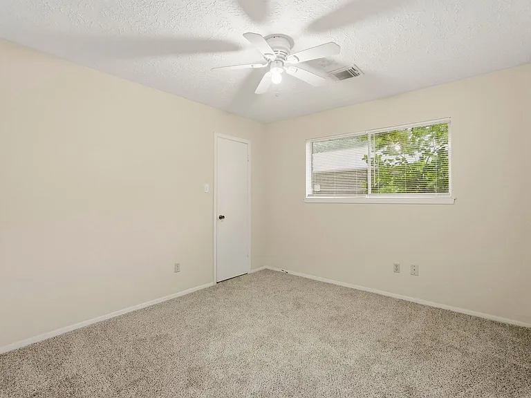 423 Pickford Dr — Photo 17