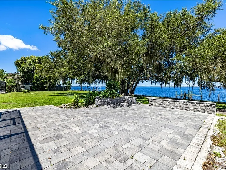 3933 E River Dr — Photo 22