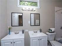 4th image of 707 Garrett St #B
