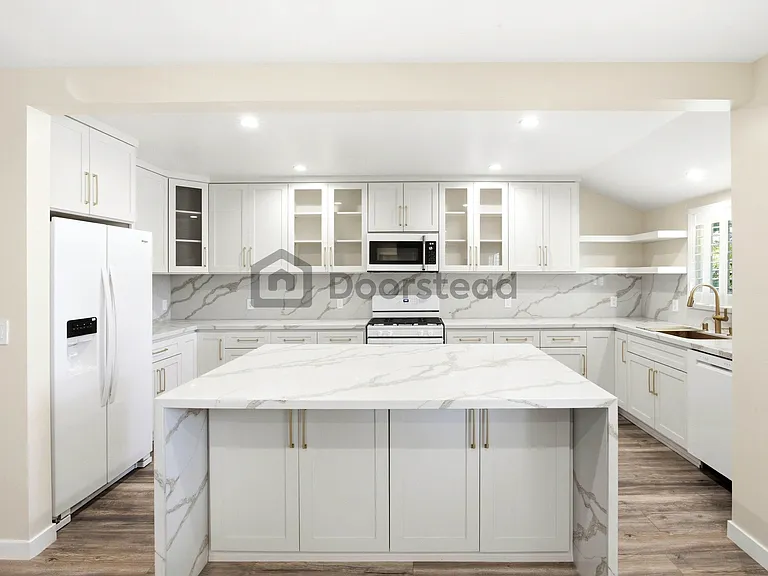 7414 Lasaine Ave — Photo 6