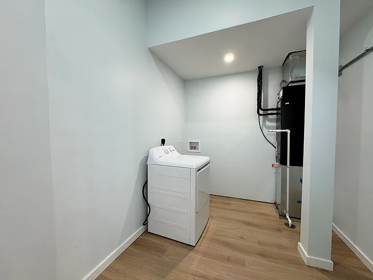 517 Gillis St #203 — Photo 7