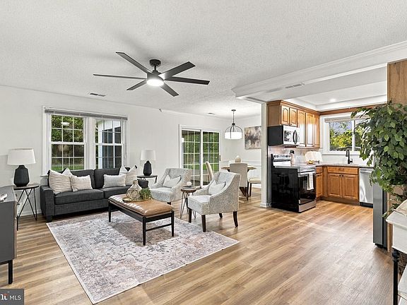 5th image of 12073 Pierce Rd