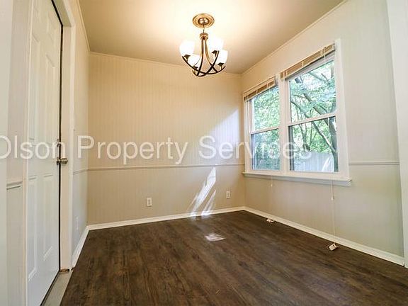 5th image of 3043 Evelyn St