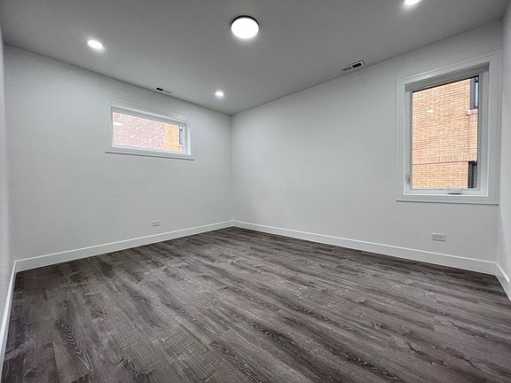 5th image of 1651 S California Ave #2