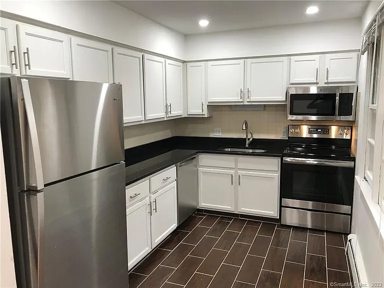 1123 Waterbury Rd #2A — Photo 2