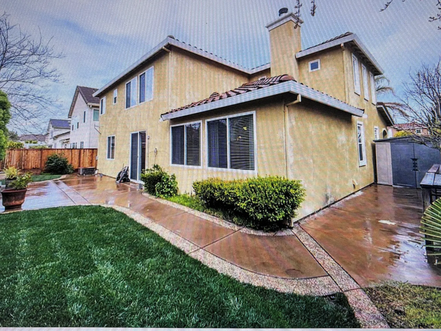 4 bed, 2652 sqft, $2,998 — Photo 2