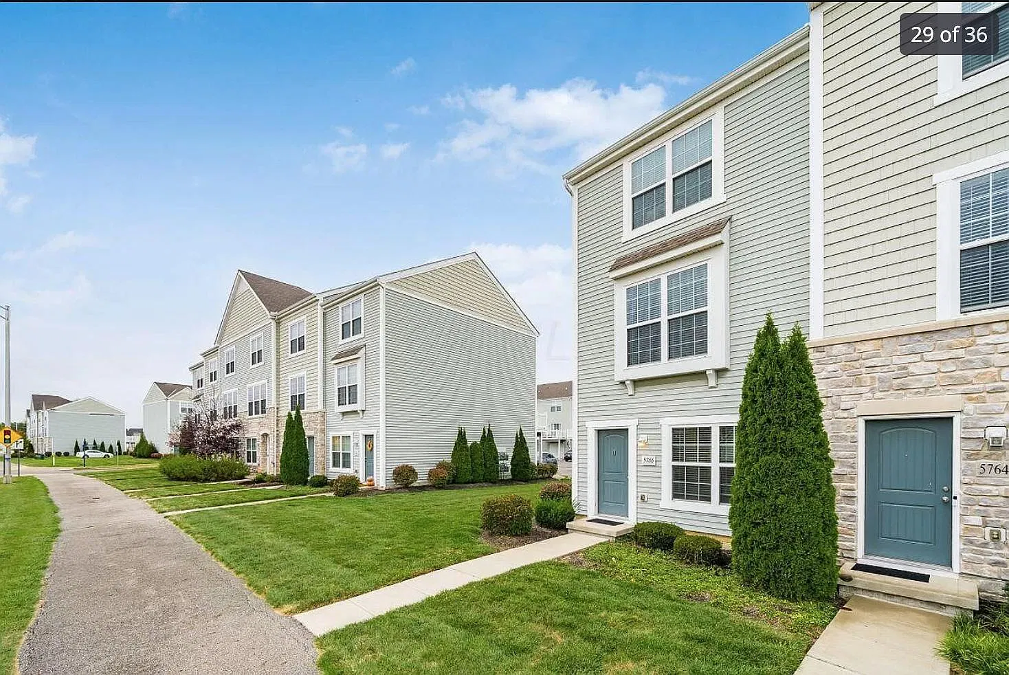 2 bed, 2.5 bath, 1464 sqft, $1,900 — Photo 3