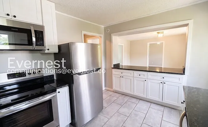 3217 Plaza Cir — Photo 5