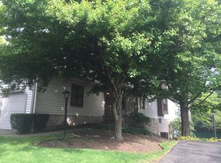 7232 Hills And Dales Rd NW, Canton, OH 44708