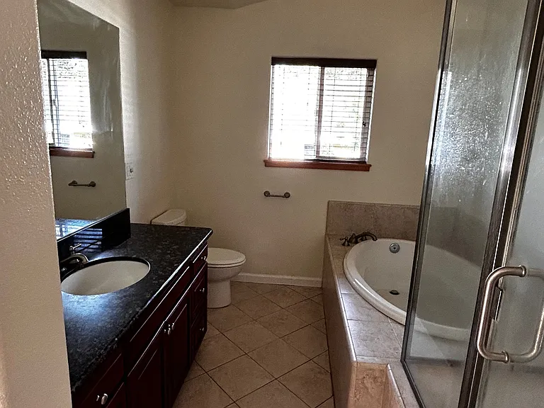 633 Zuni St — Photo 4
