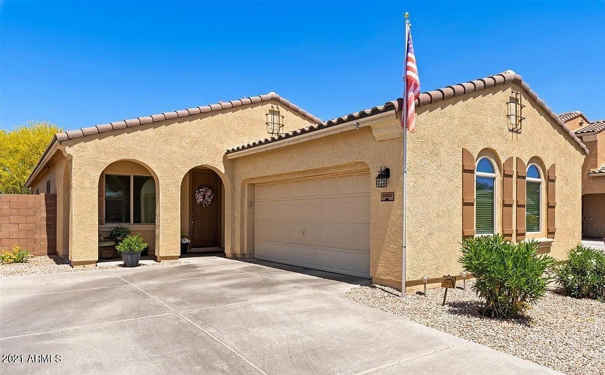 3 bed, 2.0 bath, 2026 sqft, $2,200 — Photo 1