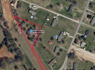 759 Bumblebee Ln, Wellford, SC 29385