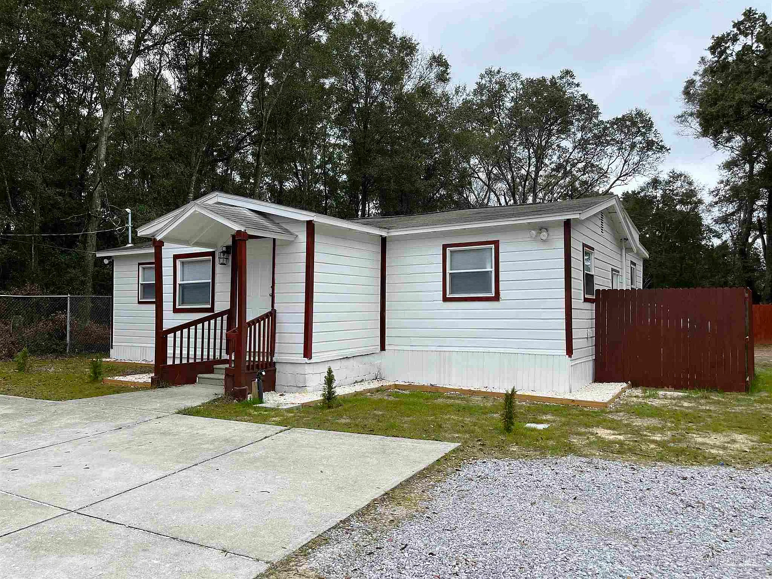 3 bed, 1284 sqft, $1,395 — Photo 1