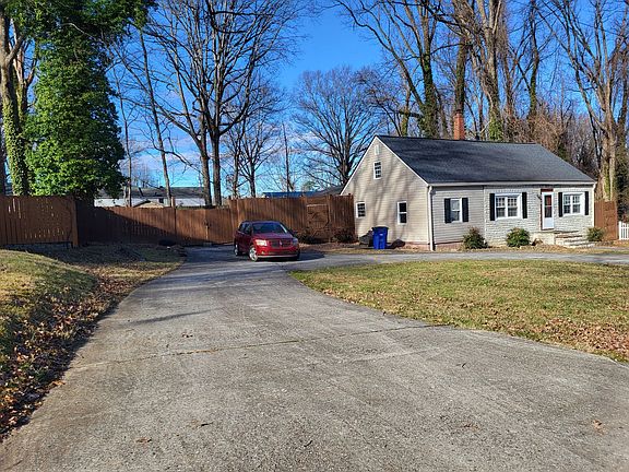 2nd image of 3872 Leo St