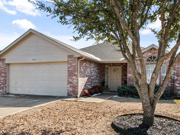 1307 Hidden Oaks Dr, Mansfield, TX 76063