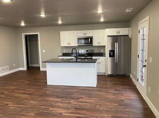 1486 Ridgemont Ave, Monett, MO 65708