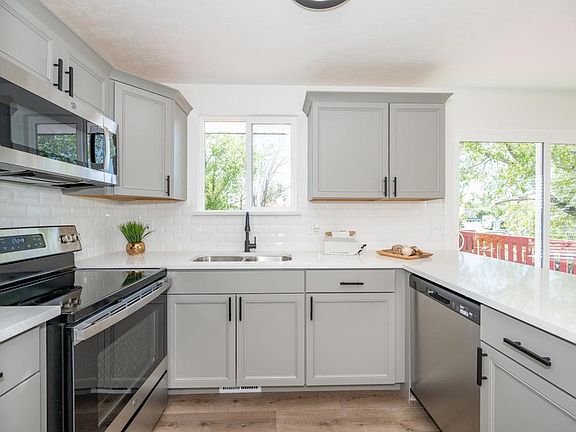 3rd image of 3588 W Silverglen Cir