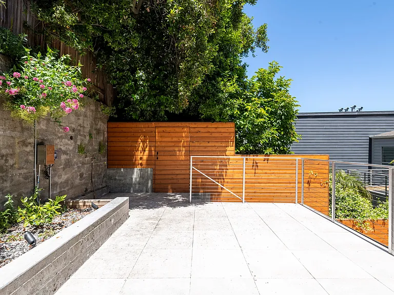 660 Carolina St — Photo 55