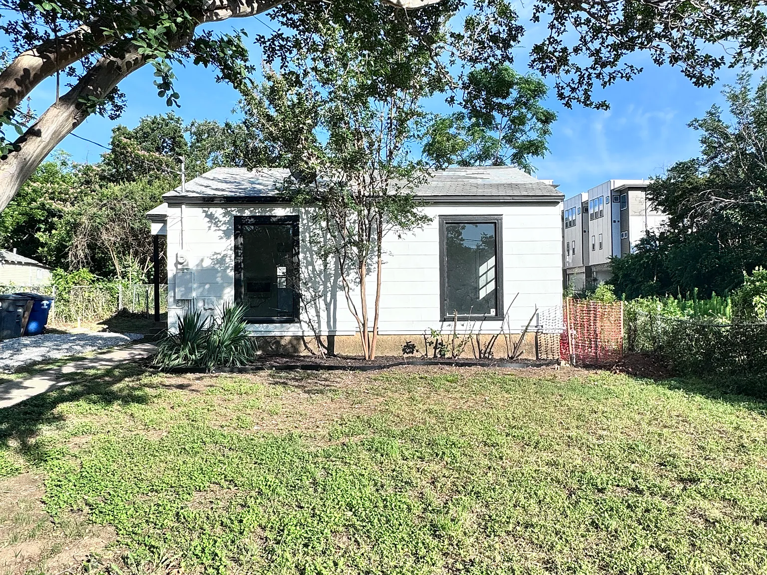 2 bed, 906 sqft, $1,650 — Photo 1