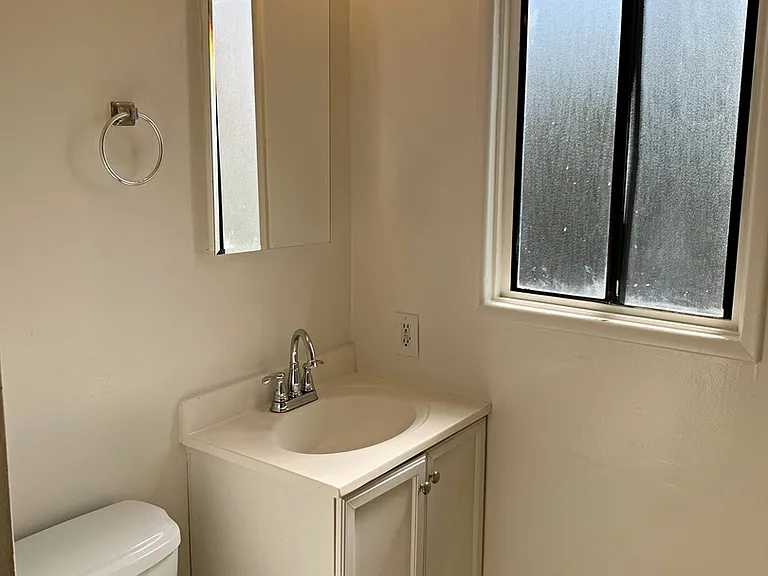 2555 S Sepulveda Blvd — Photo 13