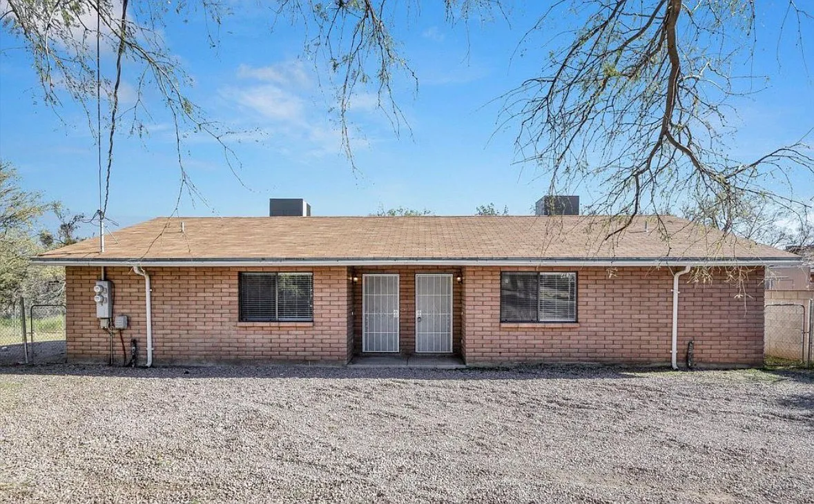2 bed, 815 sqft, $1,250 — Photo 1