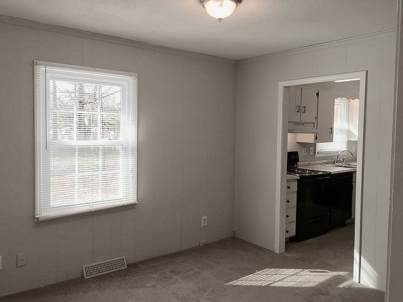 dining rm looking to kitchen