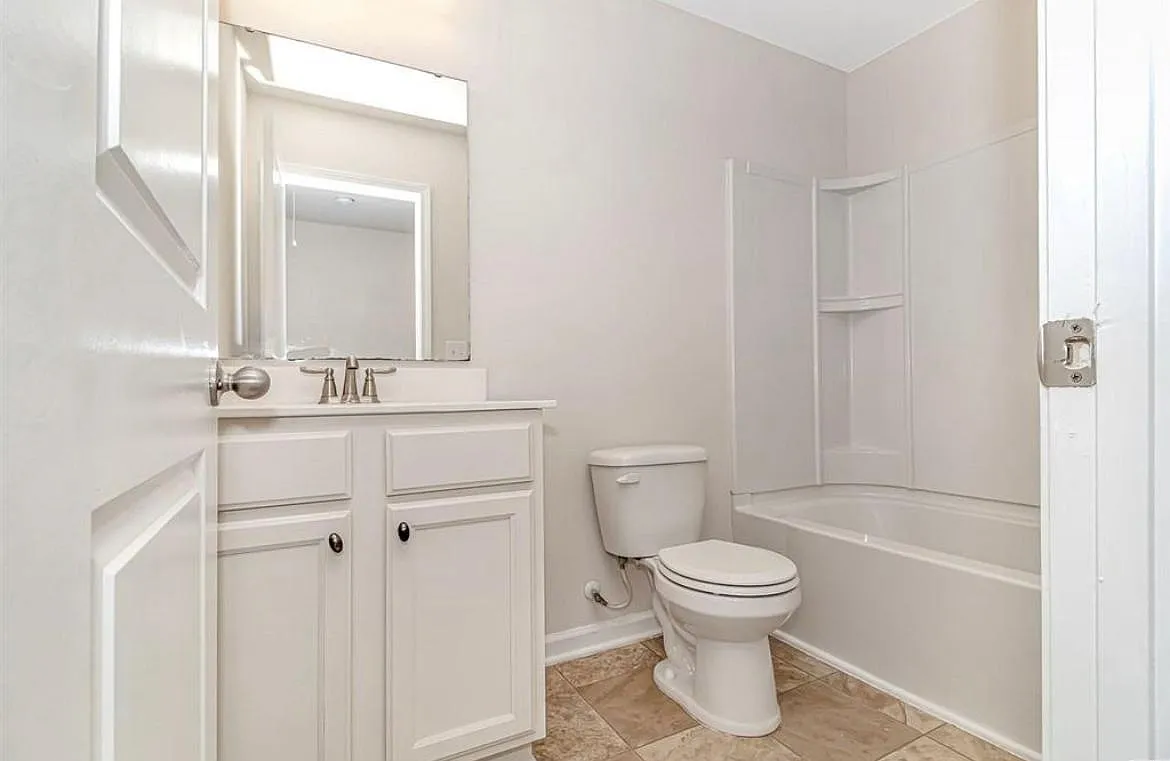 4 bed, 3.5 bath, 1900 sqft, $2,300 — Photo 4
