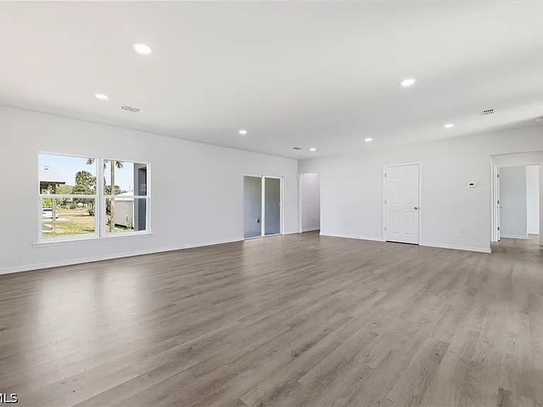 1406 Ford Cir — Photo 15
