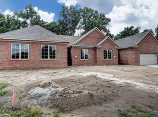 800 Deer Ridge Run, Bowling Green, OH 43402