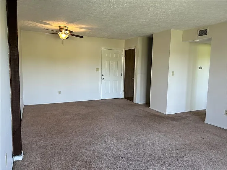 4309 Earl Dr #C-6 — Photo 3
