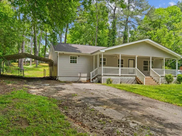 724 Shelly Ln, Rossville, GA 30741