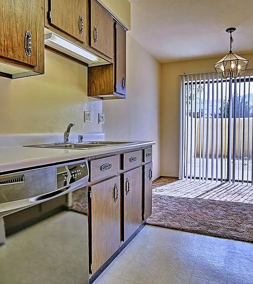 907 Nakomis Dr NE — Photo 6
