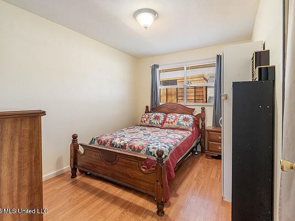 5th image of 1903 Meadowbrook St