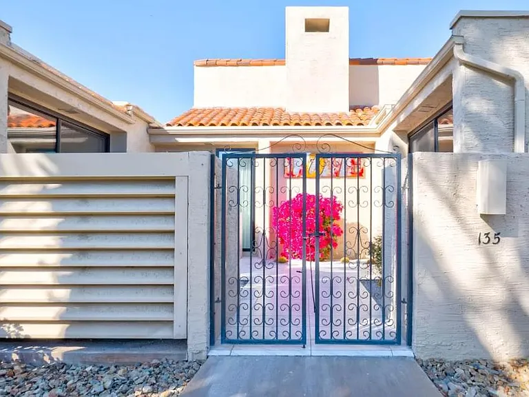 135 Desert West Dr — Photo 6
