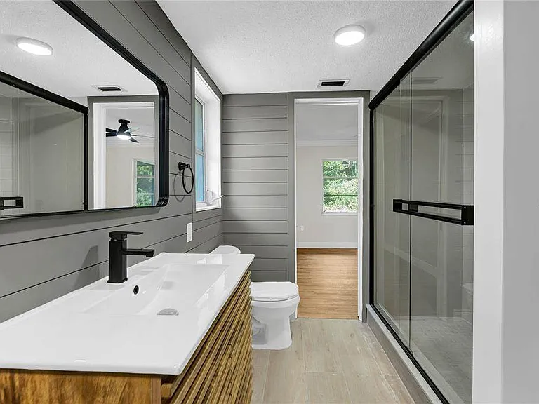 1395 Burnt Oak St — Photo 13