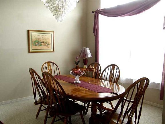 FORMAL DINING